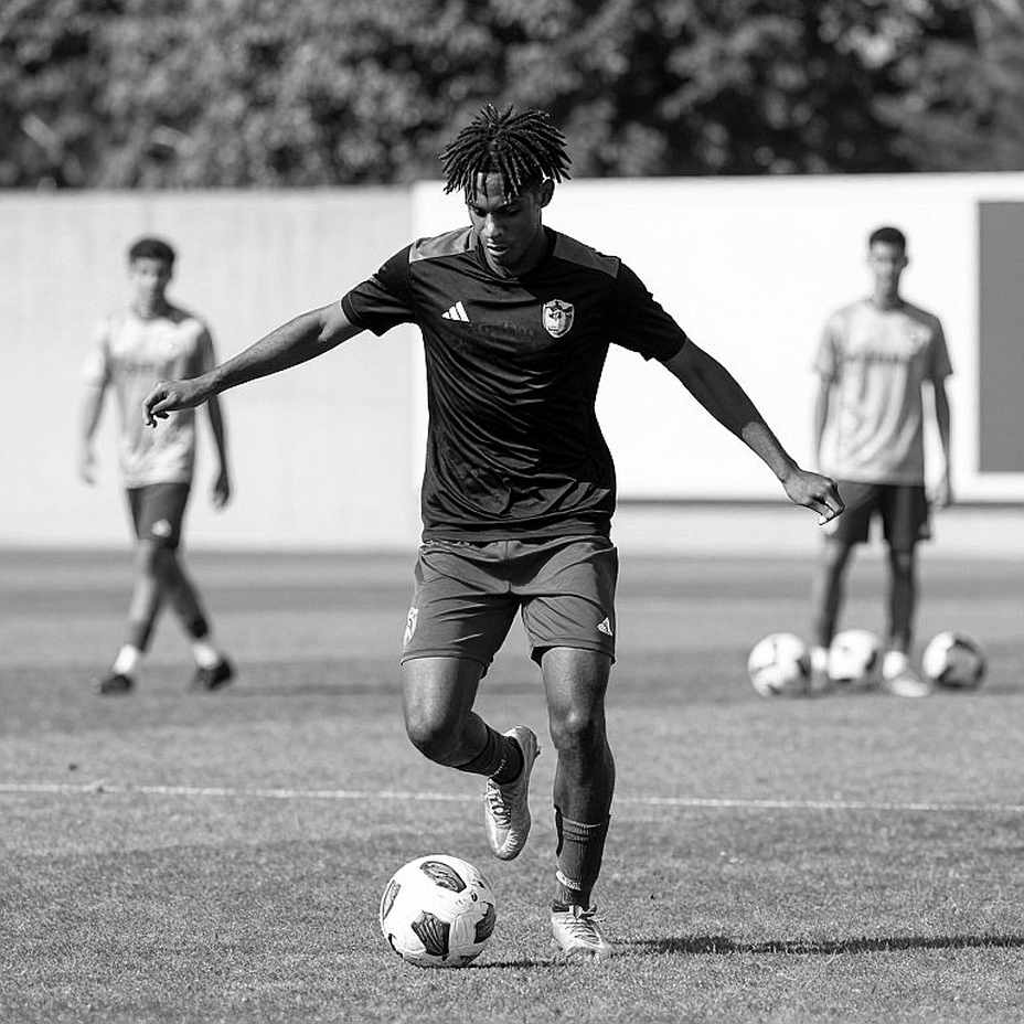 Elkan Baggott: Người hùng ở Jakarta, khoảng trắng ở The Den